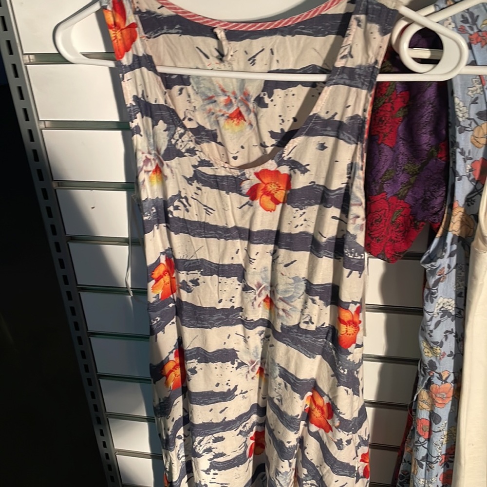 Dresses - Picture 11 of 15